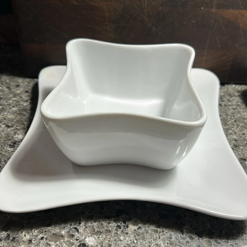 Crate & Barrel condiments set of 8 pieces